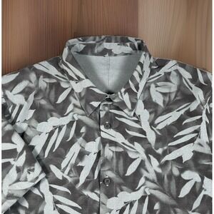 Lululemon Men's Large Airing Easy Short Sleeve Button Up Shirt Grey Leaf print
